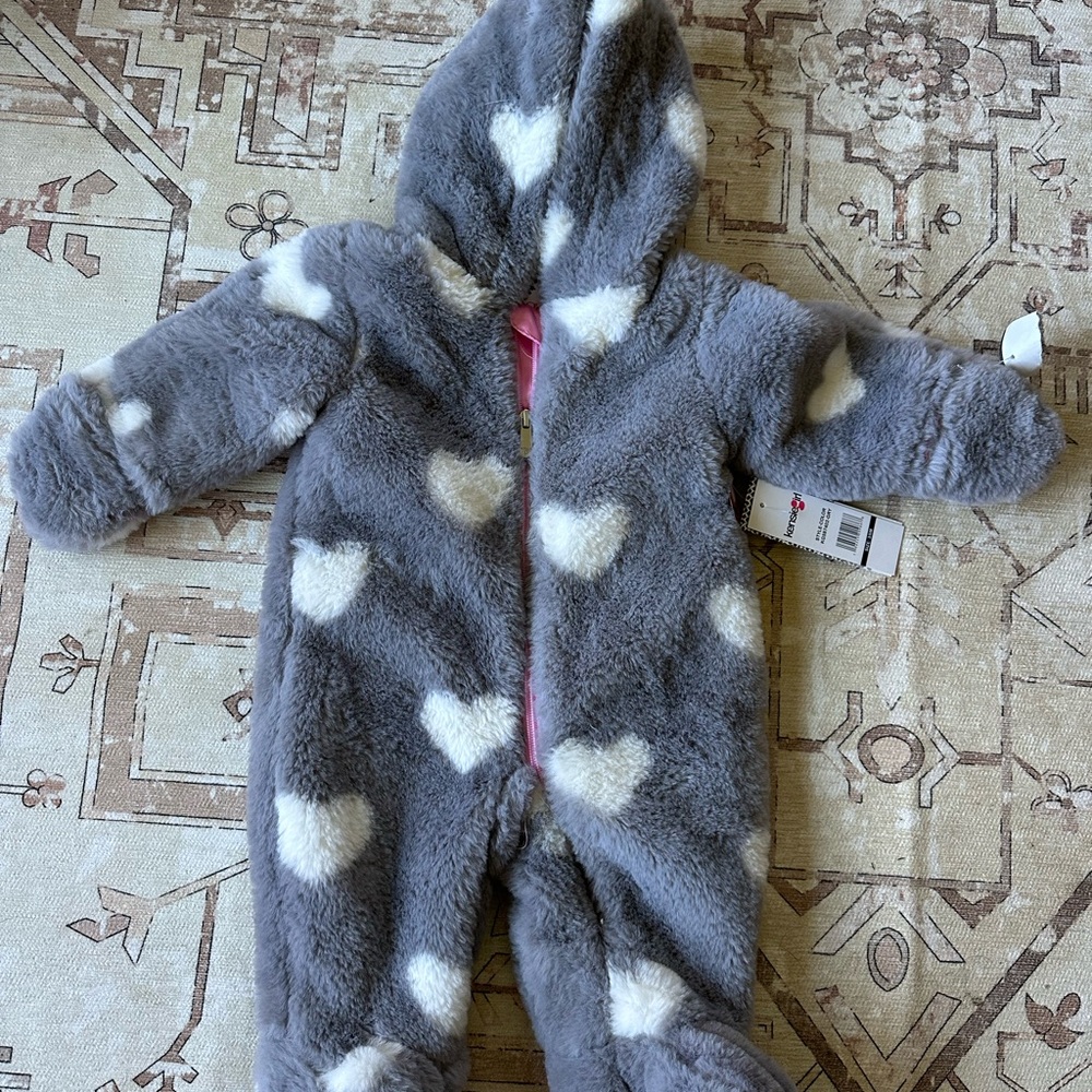 Kenzie Gray and White Heart Footie